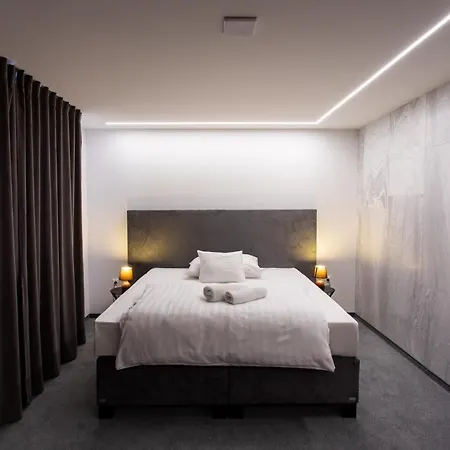 Novy Kastiel - Self Check-in