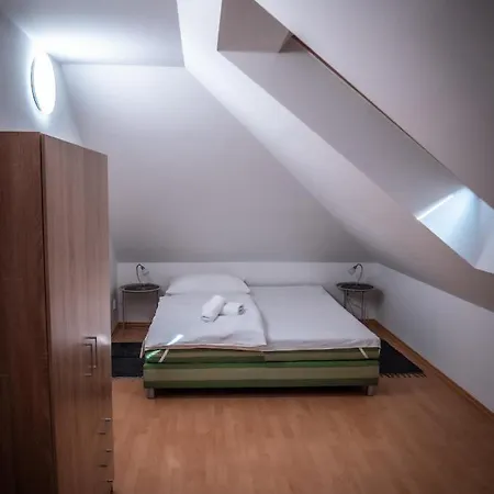 Szálloda Novy Kastiel - Self Check-in 3*