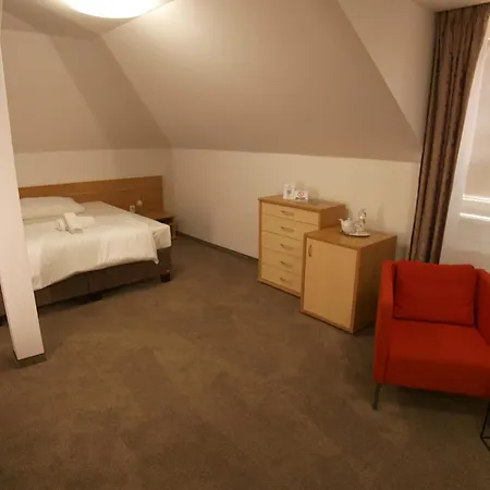 Novy Kastiel - Self Check-in Hotel Topolcany