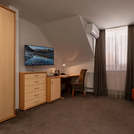 Novy Kastiel - Self Check-in Hotel