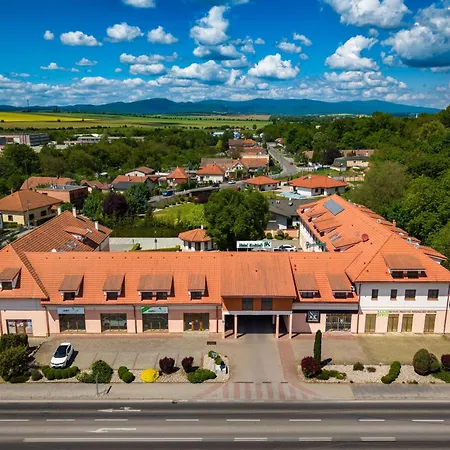 Novy Kastiel - Self Check-in 酒店 Topoľčany